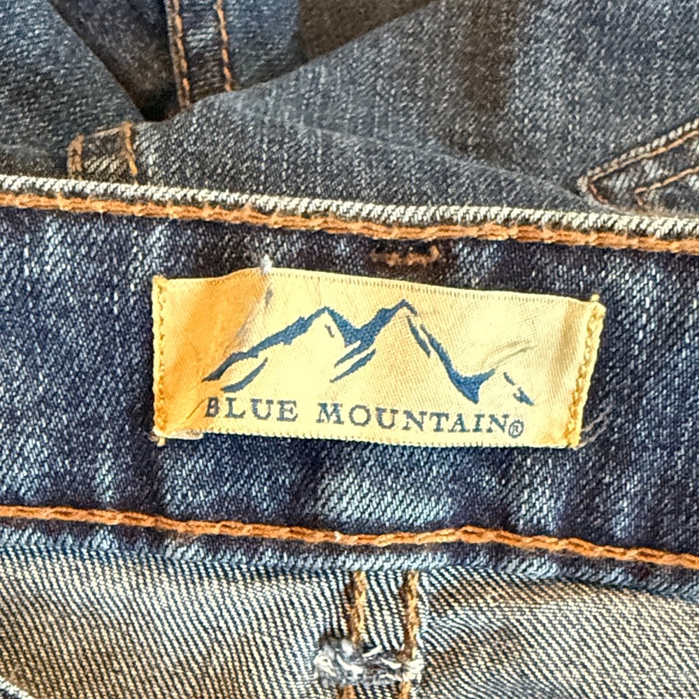 Blue Mountain Classic Straight Leg Women's Jeans - Picture 4 of 5